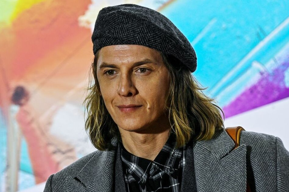 Стилист назвал летнюю замену устаревшим кроссовкам — СМИ2