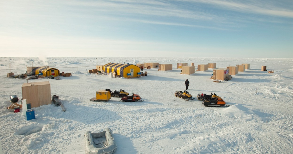 База экспедиции. Полярные станции в Арктике. Арктическая станция Барнео. Станция полярников в Арктике. Северная Полярная станция.