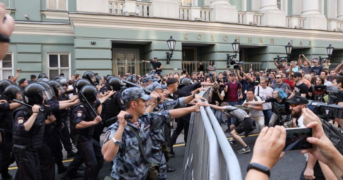 Под еще свежими впечатлениями от московских волнений. Протесты в Москве. Массовые беспорядки в Москве. Массовые беспорядки митинг. Массовые протесты в Москве.