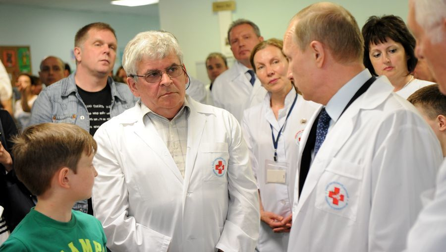 Больница им рошаля в красногорске вакансии. Кешишян Размик Арамович ортопед. Рошаль больница. Главный врач центра им.Рошаля.