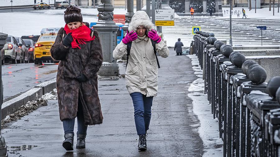 Зима теплее лето. Холодная зима жаркое лето. В жару в зимних куртках. За жарким летом холодная зима. Фото летом +15 холодно, зимой +10 жарко.