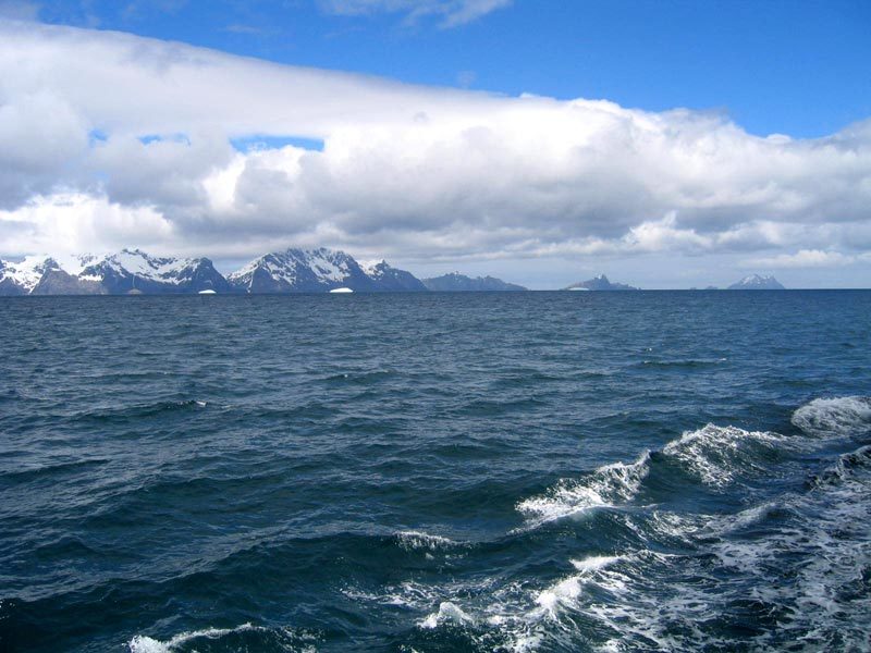 Назвали южным океаном. Южный пятый океан. Южная Георгия океан. Острова Южного океана. Южный океан фото.