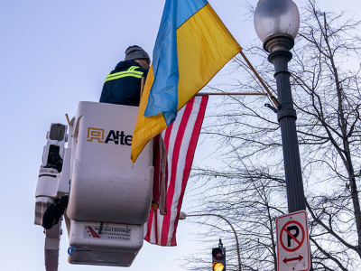 В Нью-Йорке снимают флаги Украины