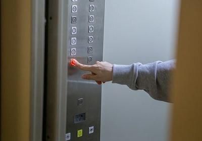 Жильцов многоэтажек в российском городе заставят платить за туалет