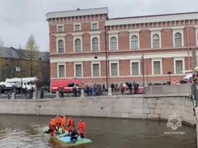 Что известно о водителе, утопившем автобус в реке Мойке в Петербурге