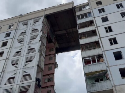 Подъезд многоэтажки рухнул в Белгороде после попадания снаряда ВСУ