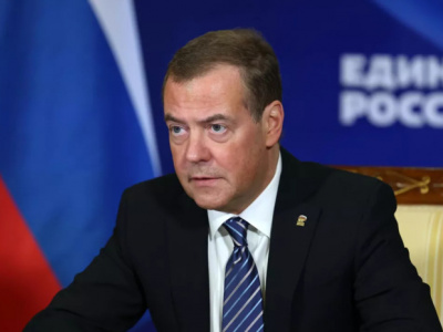 Медведев отреагировал на поездку Зеленского в Харьков
