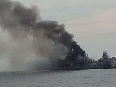 Два корабля загорелись после ракетного удара