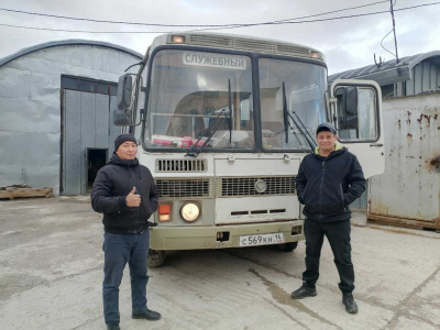 В Якутии социальный центр передал автобус для бойцов СВО