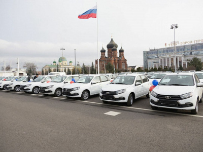 Нуждающимся тулякам подарили 20 автомобилей "Лада Гранта"